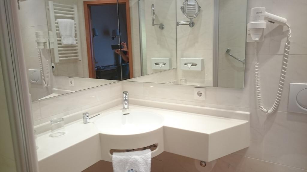 Hotel Avisa كارلسروه الغرفة الصورة